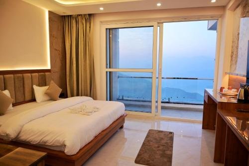 Deluxe Room at Hotel Shiv Palace New Tehri